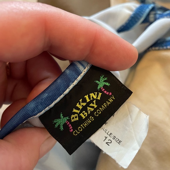 👙 Hawaii design blue Bikini. Size 8 top, size 12 bottom. Made in 🇨🇦 - Picture 5 of 7